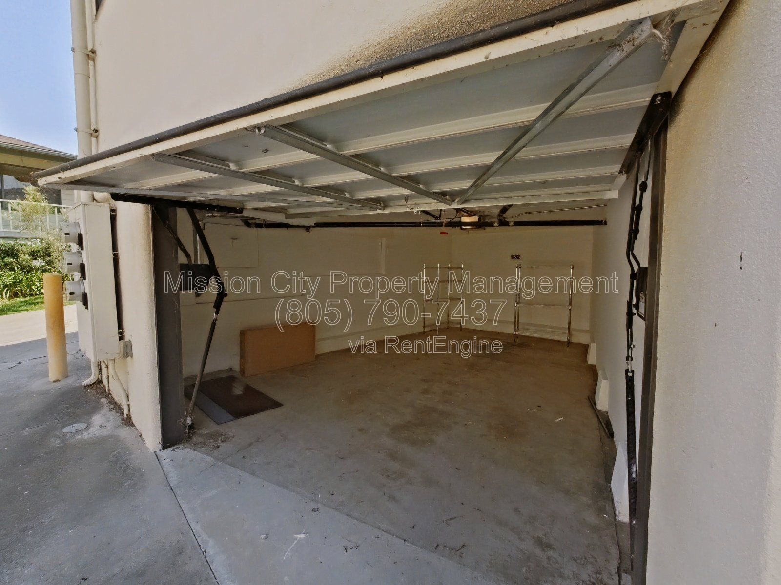 Your Downtown Retreat - 1 Bed / 1 Bath w/ Garage and Private Laundry! property image