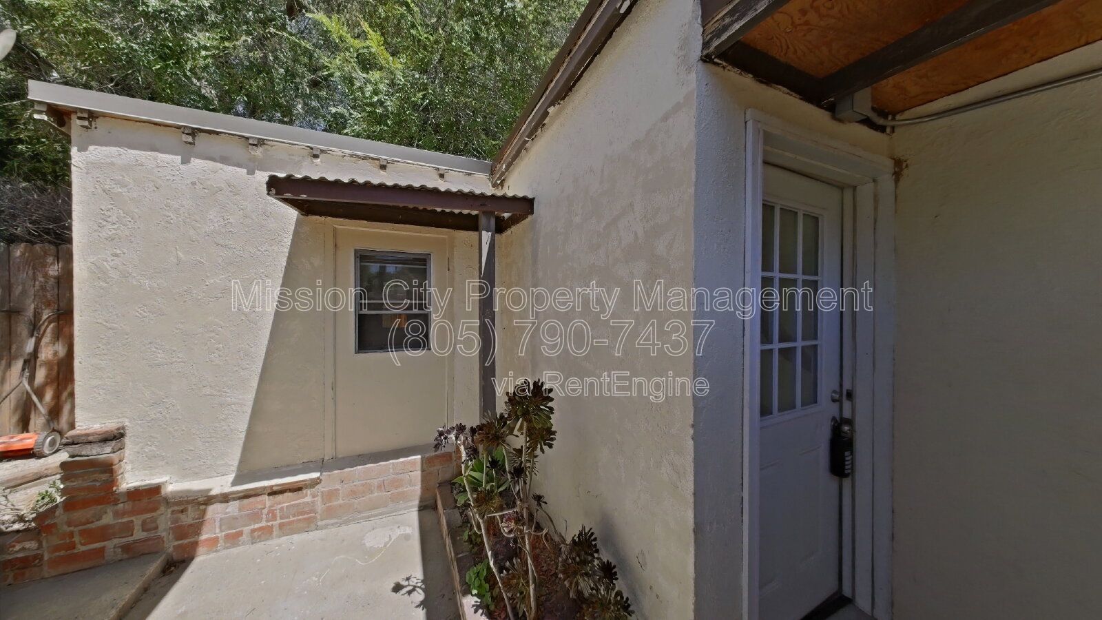 Bright Detached Studio with Private Patio and Separate Entrance property image