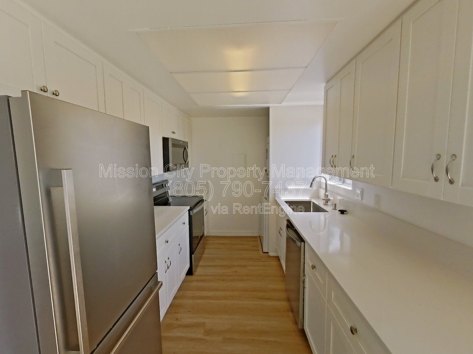 Stunning Lower 3-Bedroom Riviera Unit with Panoramic Deck Views and Modern Upgrades property image