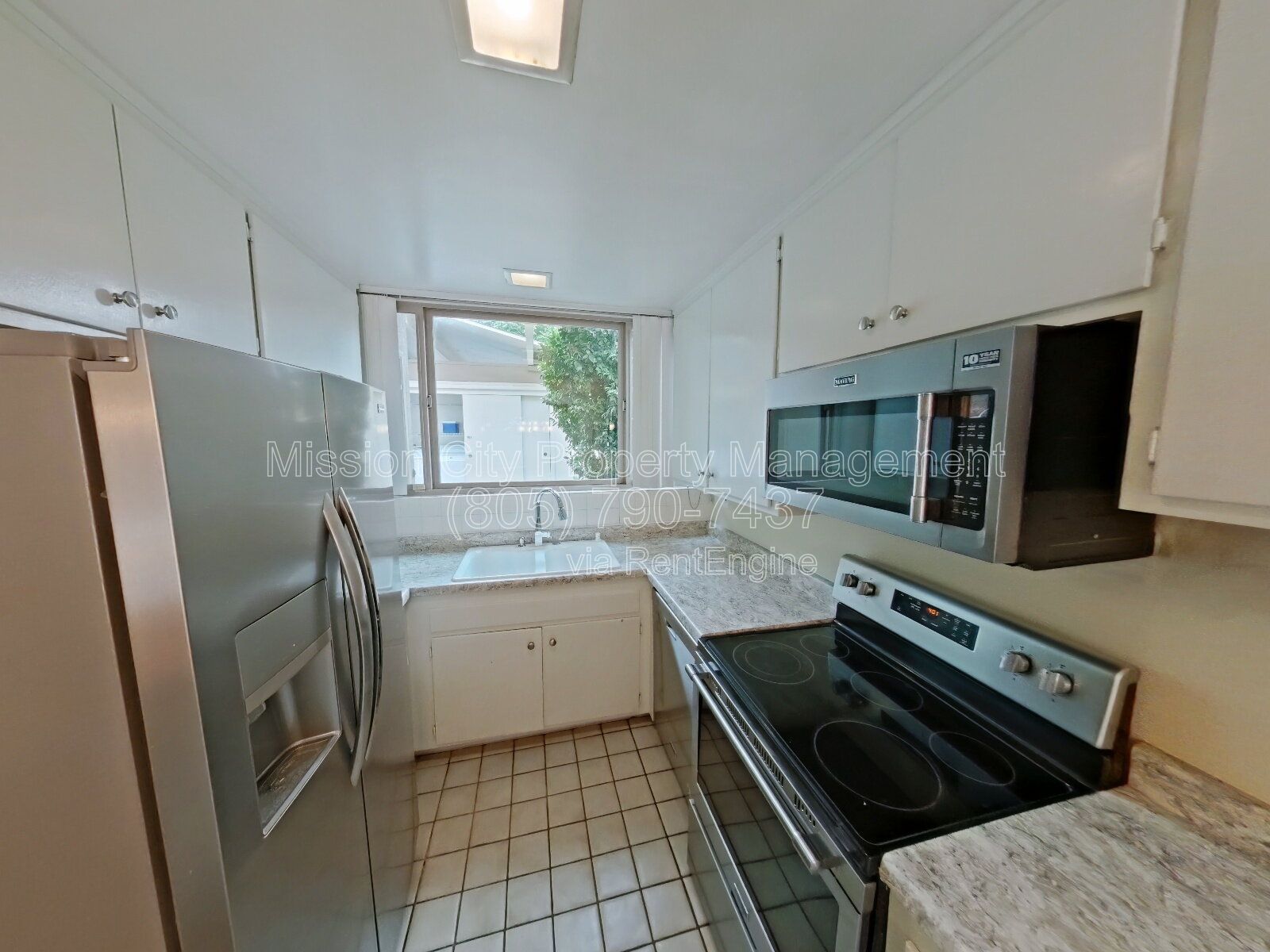 Bright 2BD/1.5BA Townhouse | Private Patio, Private Laundry & Community Pool property image