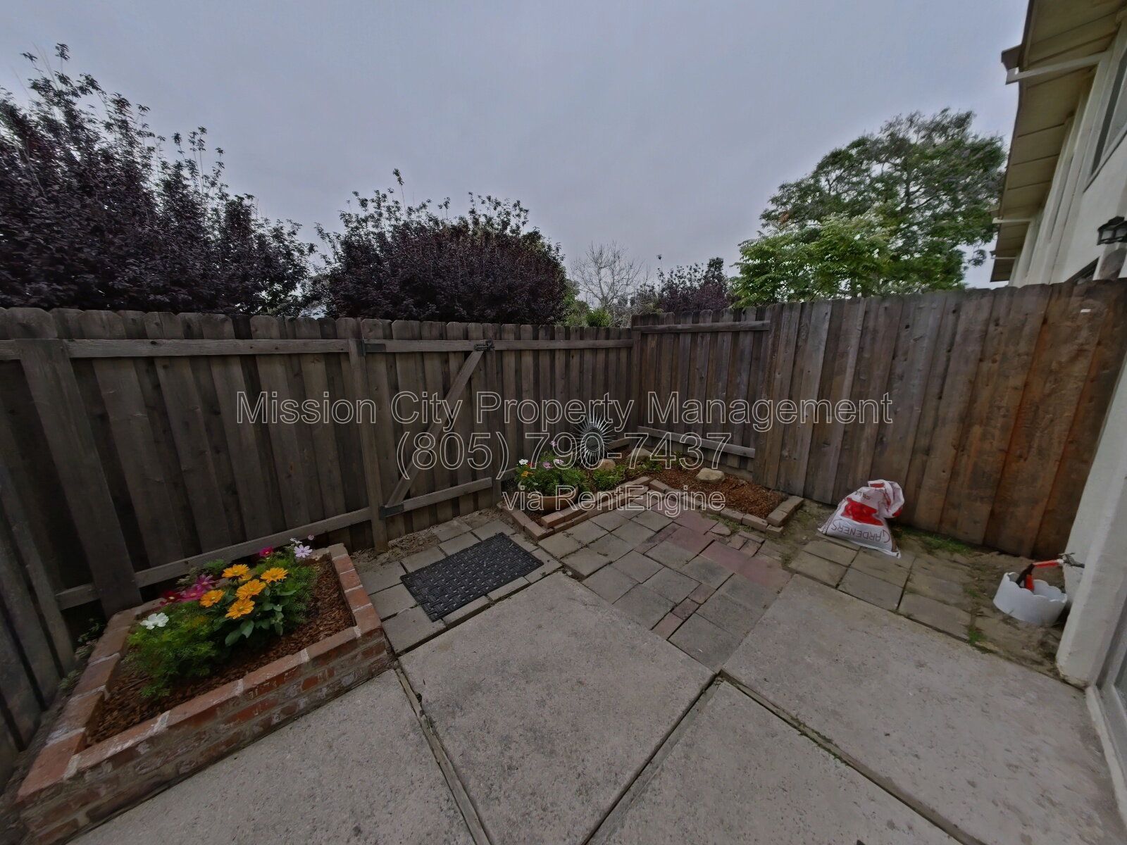 Bright 2BD/1.5BA Townhouse | Private Patio, Private Laundry & Community Pool property image