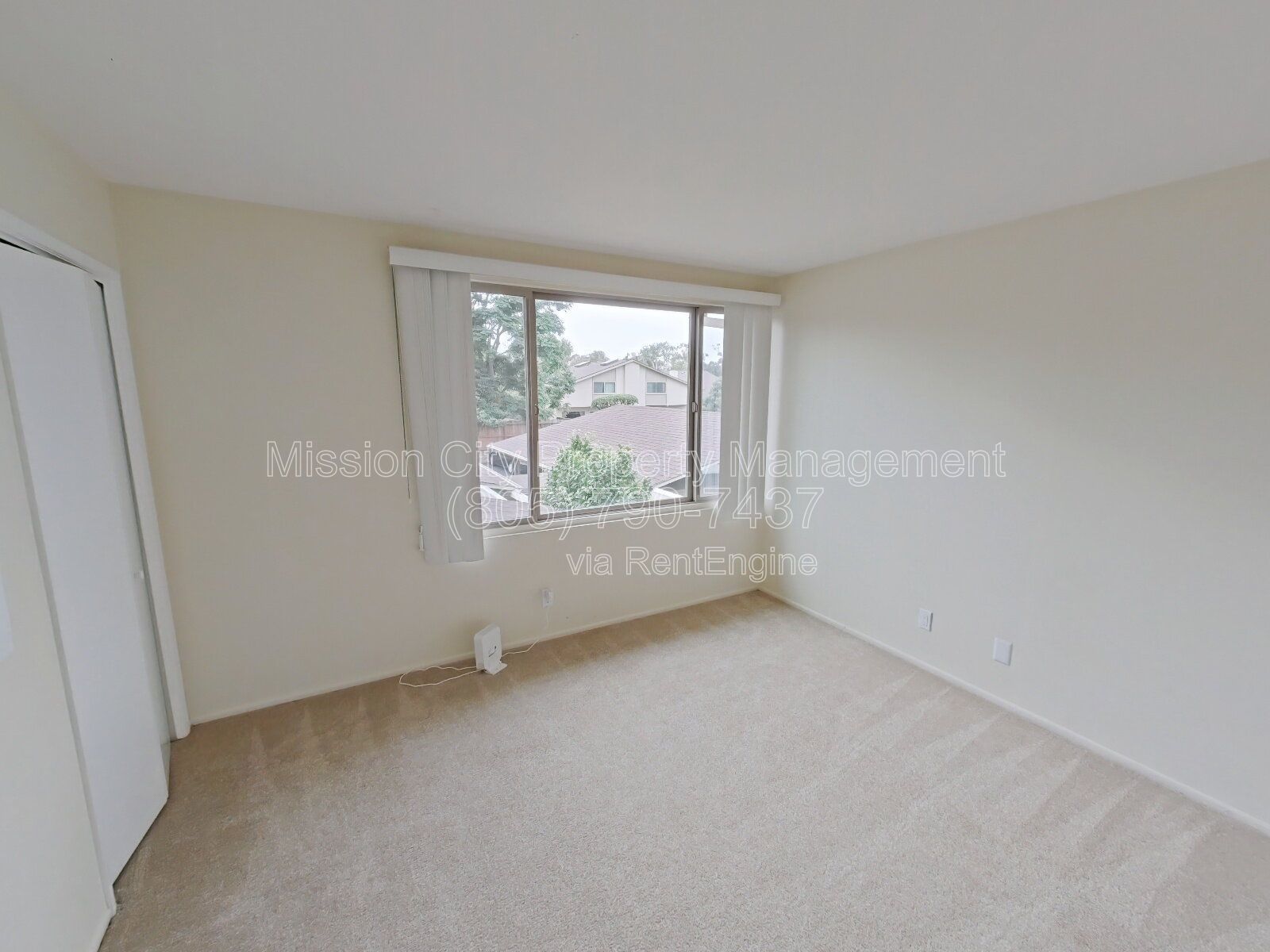 Bright 2BD/1.5BA Townhouse | Private Patio, Private Laundry & Community Pool property image